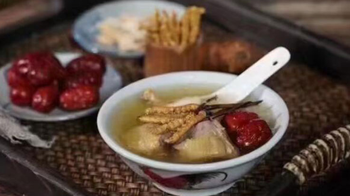 冬蟲夏草燉鮮筍:鮮香滋補的養(yǎng)生佳肴