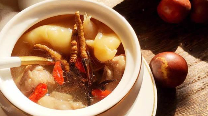 冬蟲(chóng)夏草用清水燉