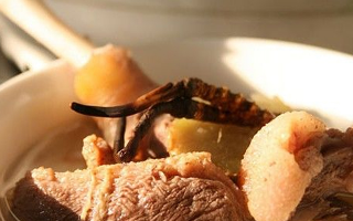 清燉冬蟲夏草雞湯:一口鮮到骨子里的秋冬養生方